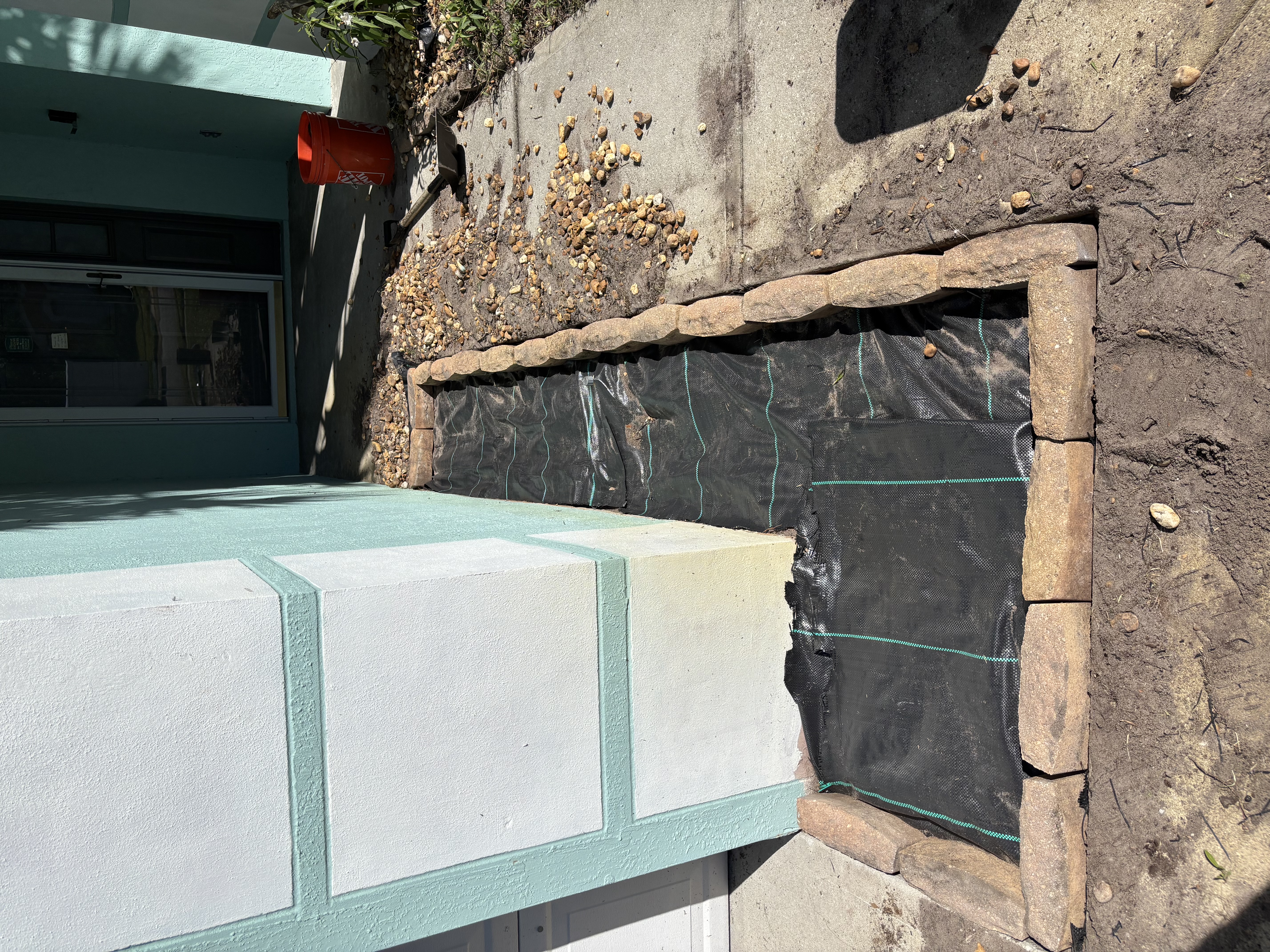 Stone edging and retaining wall installation in Melbourne FL
